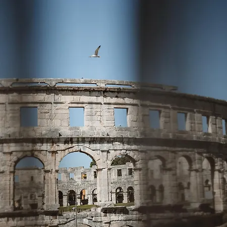 Scalierova 9 * Pula