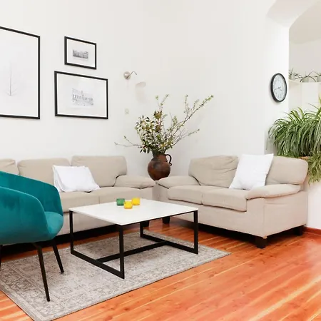 Scalierova 9 プーラ