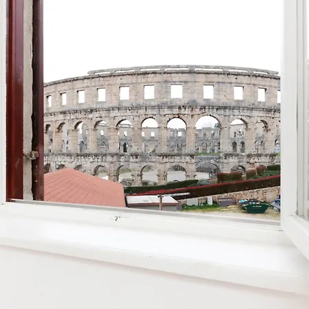 Scalierova 9 アパート *