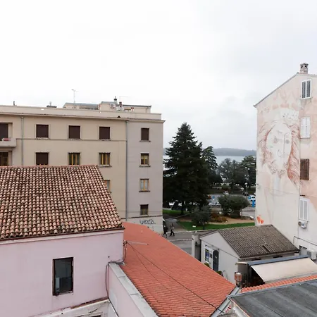 Scalierova 9 アパート *