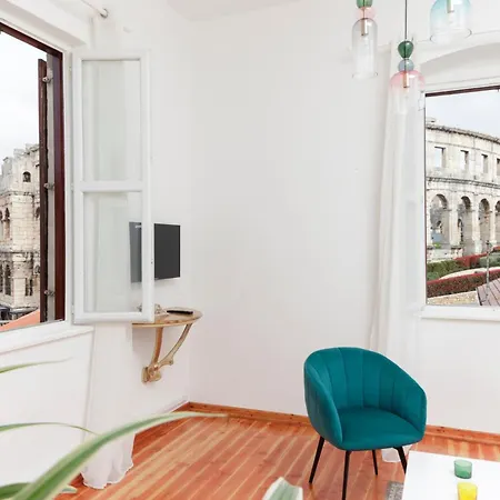 Scalierova 9 * Πούλα